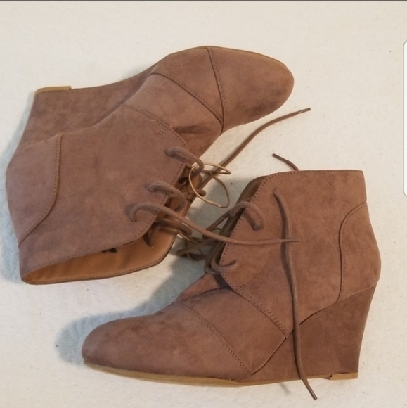 New Wedge Lace Up Brown Boots - Picture 2 of 3